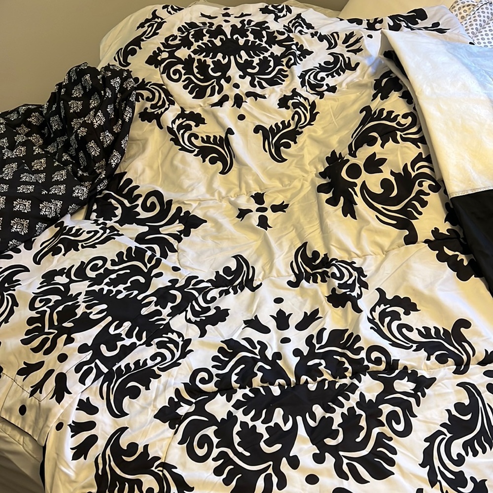 Twin comforter set